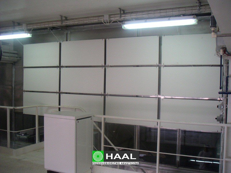 Acoustic wall panels in the factory hall
